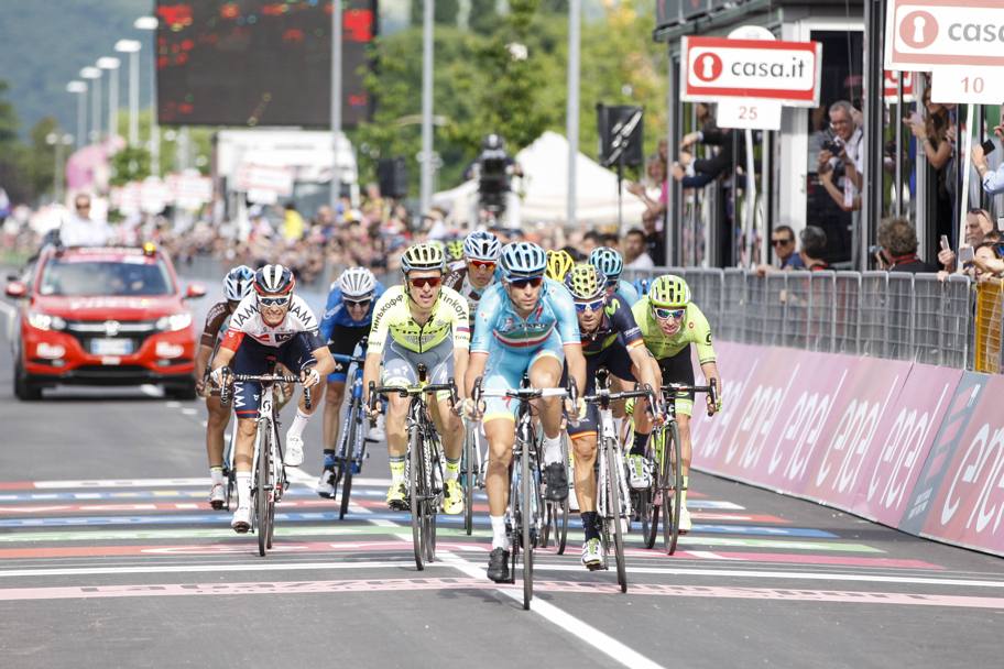 Lo sprint è stato vinto da Nibali davanti a Valverde. LaPresse